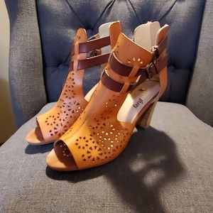 Size 9 hi heel by anthropology